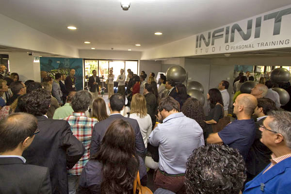Infinit Fitness celebra su primer aniversario, recibiendo a los asistentes al 13er Congreso Anual de IHRSA Europa