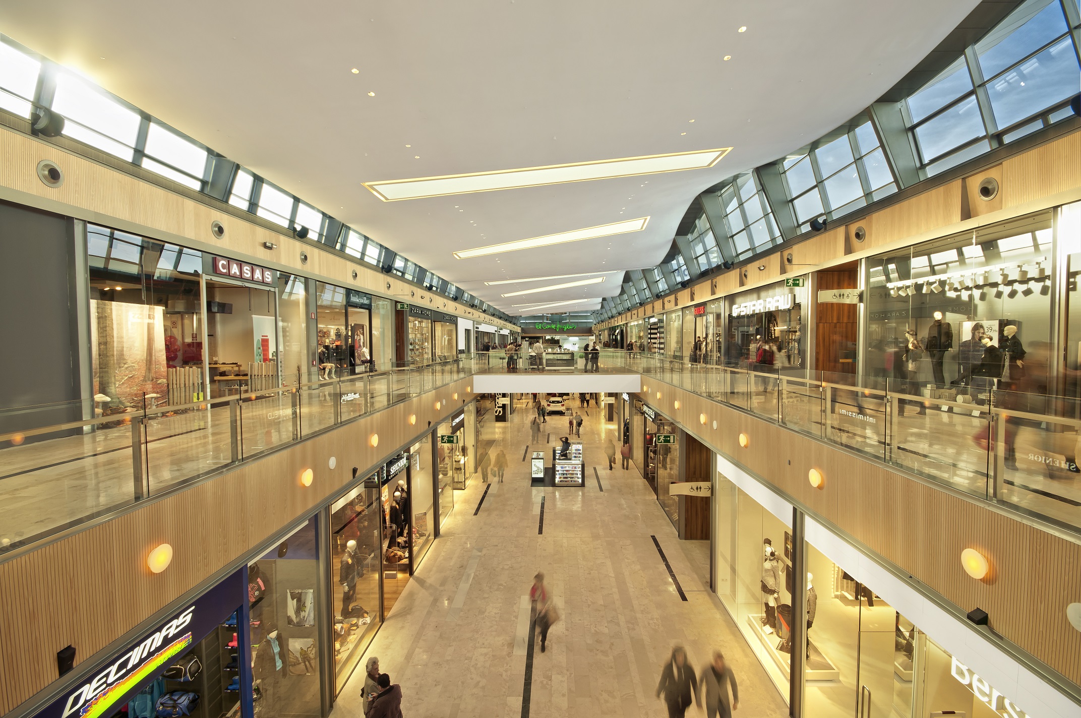 Diseño y acústica ROCKFON en el Centro Comercial Puerto Venecia