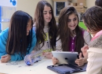 Tabletas y móviles, las nuevas libretas; las redes sociales, los nuevos exámenes