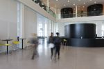 ROCKFON, con su panel mural VertiQ, presente en la Universidad de Roskilde (Dinamarca)