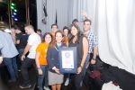Chupa Chups® TRIO CHICLE bate el GUINNESS WORLD RECORDS™ de mayor número de personas haciendo un globo de chicle a la vez con 737 personas