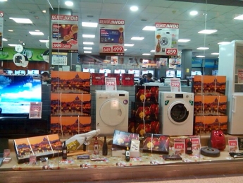 Milar se adelanta a la Navidad con miles de jamones y cestas 