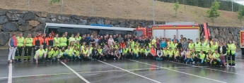 Espectacular simulacro de accidente de autobús en San Sebastián organizado por el Colegio Oficial de Enfermería de Gipuzkoa