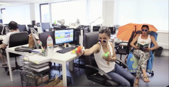 iSalud abre sus puertas gracias a un Lip Dub de sus empleados