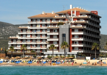 Los actores de Juego de Tronos eligen el HOTEL ACUAZUL de Peñíscola
