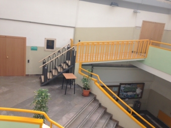 El Aula Magna de la Facultad de Comunicación de la Universidad de Granada ya tiene acceso adaptado