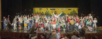 Los más pequeños disfrutan en el Victoria Eugenia de la fiesta infantil organizada por el Colegio de Enfermería de Guipuzkoa