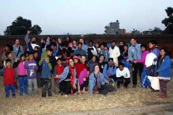 Varias ONGs, fundaciones y empresas han desarrollado el proyecto Navidades Solidarias para Nepal