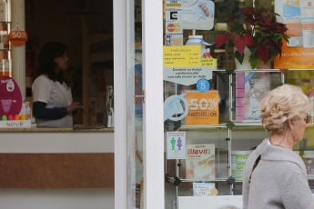 Las farmacias guipuzcoanas se suman a la campaña de ACCU, 'Lo necesito ya', que facilita el acceso al baño a las personas con enfermedades intestinales inflamatorias