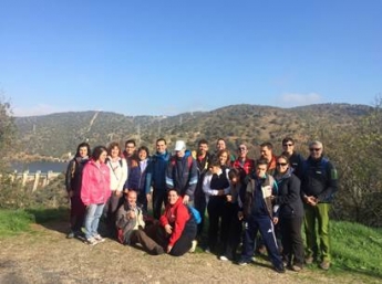 Voluntarios de Ineco participan en una jornada de senderismo con la Fundación DyD