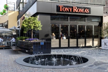 Tony Roma's inaugura un nuevo local en Madrid con la presentación de su nueva imagen