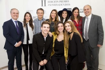 Clínica Den entrega un premio de 2.000€ a la mejor sonrisa de Barcelona