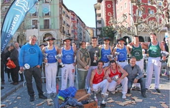 Bihurri y Daniel Vicente, ganadores del V Torneo Policlínica Gipuzkoa de Aizkolaris de San Andrés