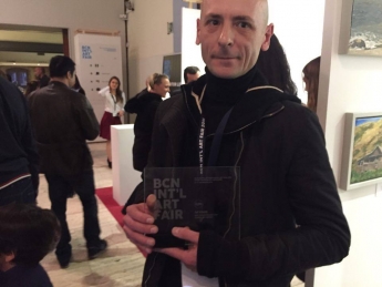 El pintor ucraniano Ievgen Petrov, ganador de los premios Global Art Awards