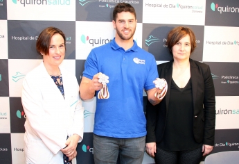 El snowboarder de Basque Team, Lucas Eguibar, presenta las dos medallas ganadas en el Mundial y hace una valoración de la temporada en Policlínica Gipuzkoa donde se ha realizado unas pruebas médicas