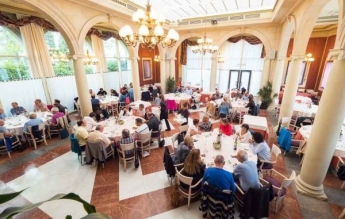 Organizan una comida entre empresas para aprender de forma amena y divertida inglés en Pamplona