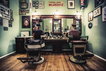Barbas pobladas, peinados retro y corte a navaja: Vuelve el fenómeno de las Barber Shops