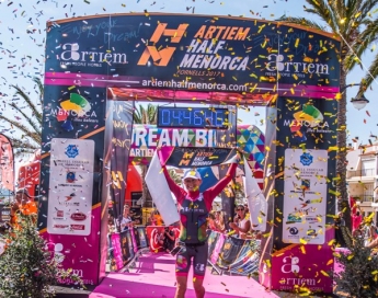 Joan Nadal y Diana Riesler ganan Artiem Half Menorca 