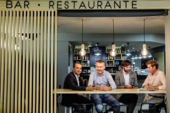 Up SPAIN adquiere la app HeyPlease, que permite pagar en bares y restaurantes con el móvil