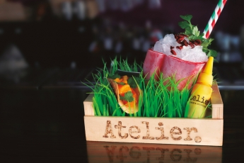 Atelier y su artesano: el arte de crear cocktails