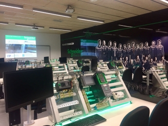 Schneider Electric inaugura un Aula Tecnológica IoT en el CIFP As Mercedes de Lugo