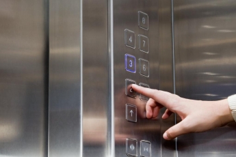 Elevadores Alicante advierte del riesgo que presentan los ascensores antiguos
