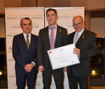 AEDEEC impone su `Medalla Europea al Mérito en el Trabajo' a Jose Espasandín, dueño de Montes de Galicia