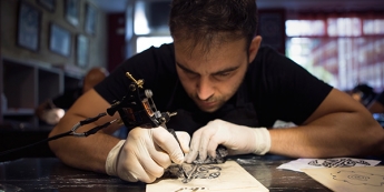 Un curso de tatuaje garantiza la calidad de los nuevos tatuadores