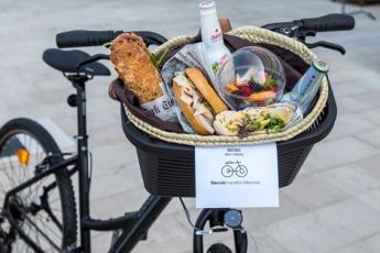 Barceló Hamilton Menorca revoluciona el picnic subiéndolo en dos ruedas