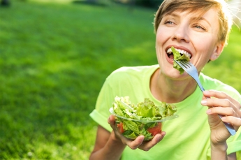 Clínica Curull advierte de los riesgos de las dietas de adelgazamiento para la salud bucodental