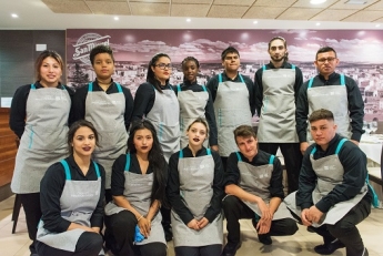 Los alumnos de Creamos Oportunidad en Hostelería de Burgos celebran su primer servicio