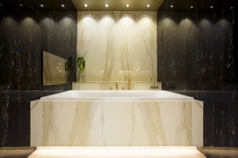 Coblonal Interiorismo reforma el baño de la suite presidencial del Hotel Fairmont Rey Juan Carlos I