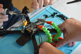 Crear un dron desde cero en el taller organizado por IED Madrid