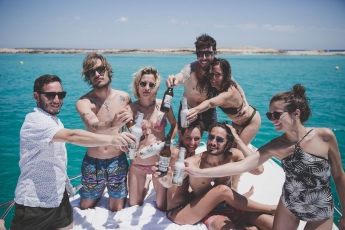 Llega San Miguel House Ibiza: El plan perfecto para explorar y compartir experiencias únicas este verano