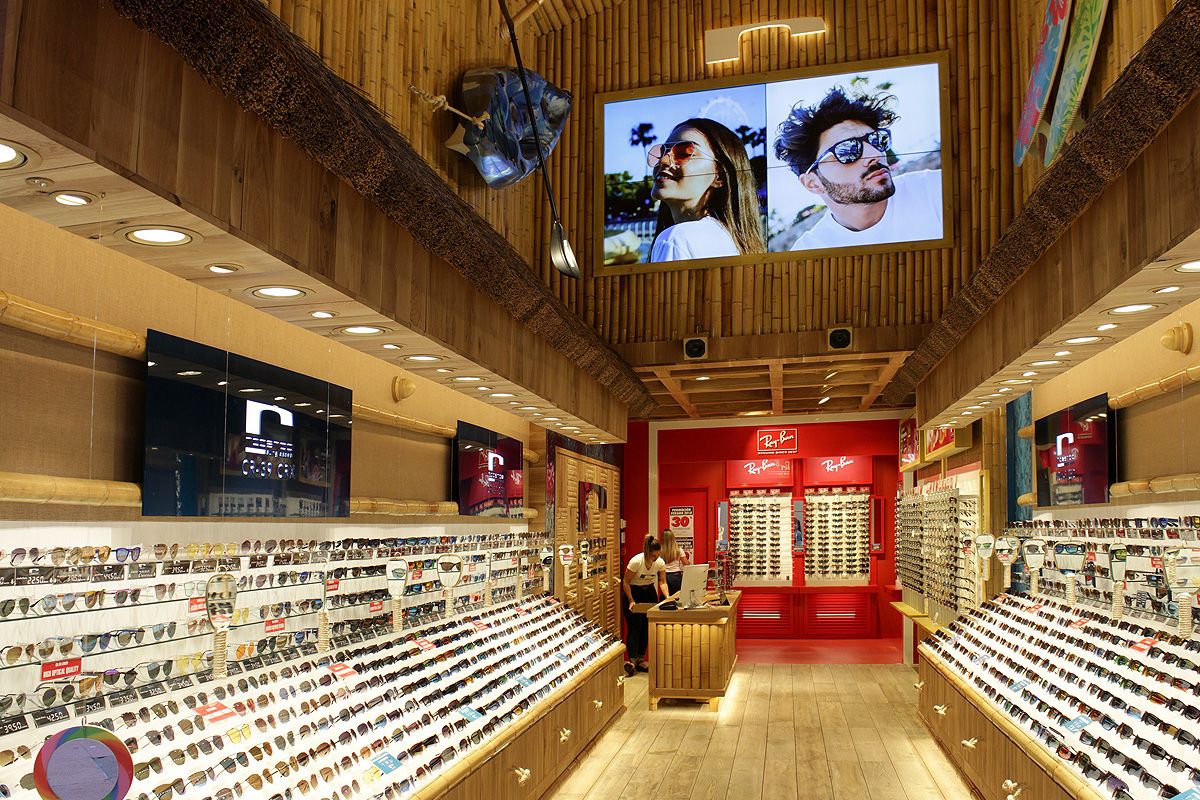Roberto Martín abre una nueva tienda de gafas de sol en el centro de Málaga