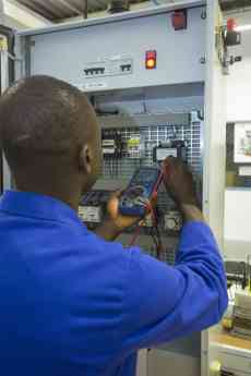 Schneider Electric y los Jesuitas lanzan dos programas de formación en la República Democrática del Congo Schneider Electric y los Jesuitas lanzan dos programas de formación en la República Democrática del Congo