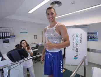 Los jugadores del Delteco GBC pasan el reconocimiento médico en el Hospital de Día Quirónsalud Donostia