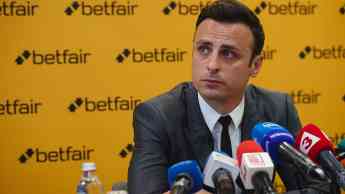 Berbatov: "No tengamos prisa por coronar al FC Barcelona todavía"