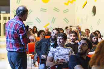 ​Becas para los Másteres Semipresenciales del IED Madrid