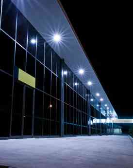 Schréder amplía su gama de productos de iluminación industrial para zonas de interior y exterior