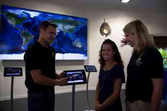 Loro Parque Fundación logra que 6 loros en peligro de extinción vuelen en su medio natural en Brasil