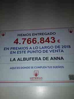 La Administración de Lotería La Albufera de Anna, presenta  su mascota el Pato Afortunado