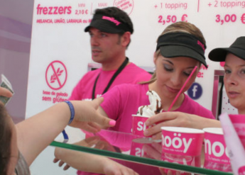 El yogur helado como elemento imprescindible del soft landing y dieta post verano, según smöoy