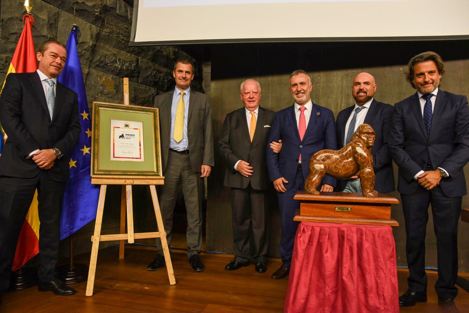 Loro Parque entrega el Premio Gorila 2018 a Steve Heapy,  CEO de Jet2.com y Jet2holidays