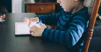 Grupolaberinto explica los riesgos del uso excesivo de pantallas en niños 