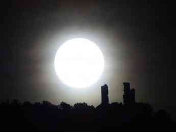 'Iluminación lunar', de María Toledano, mejor foto de Almonacid de Zorita en el año 2020