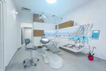 Razones por las que se debe visitar al dentista, según dentiquality.es
