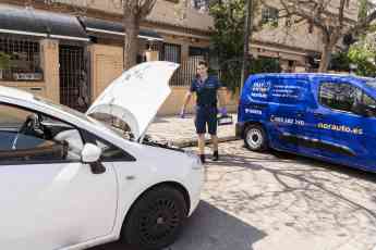 Fallo de la batería, una de las causas por las que el coche se puede quedar ‘tirado’ estas vacaciones