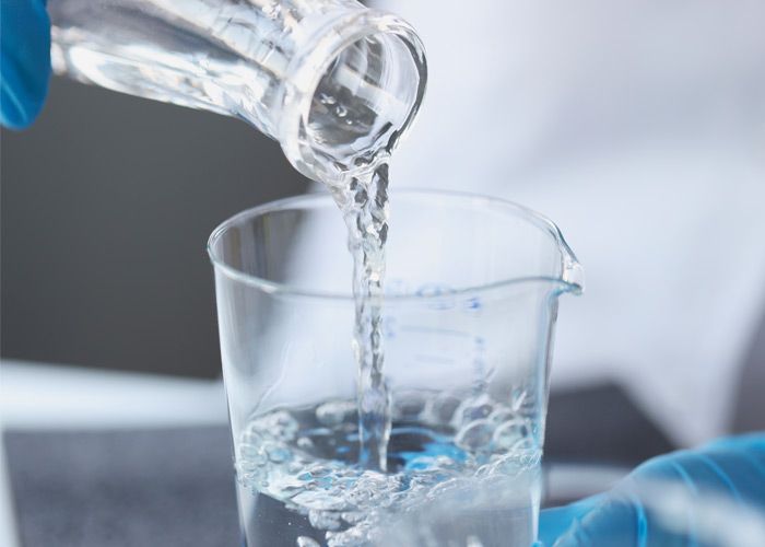 beneficios del de agua destilada según Laflor.es - Económica