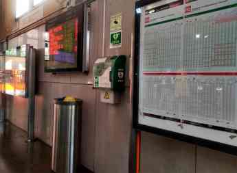 Salvan la vida de una camarera gracias al desfibrilador de la estación de Renfe de Sant Andreu Arenal en Barcelona